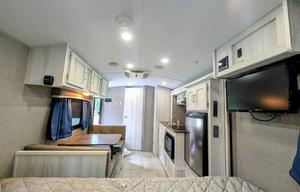 GeoPro | Modern, Cozy & Well-Equipped, Easy to Tow