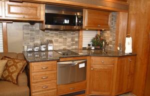 2007 Foretravel Phenix 445