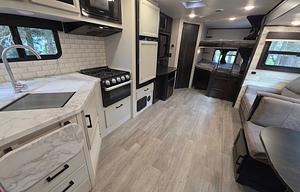 2022 Jay Feather 27BHB RV rental photo 7