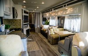 Renovated Bounder 33C Loaded 4 Fun/Great Floorplan