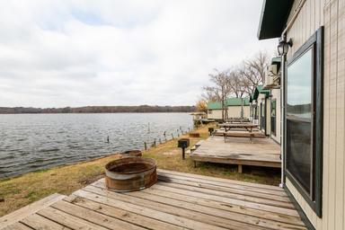Lake Palestine Resort