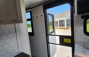 2025 Jayco Jay Feather 29QBH RV rental photo 5