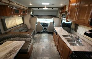 This Classy Class C is Clean, Comfortable & Cozy!