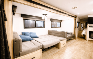 ★ Alpha Churro ★ Sleeps 10 • Private Suite • 2Door