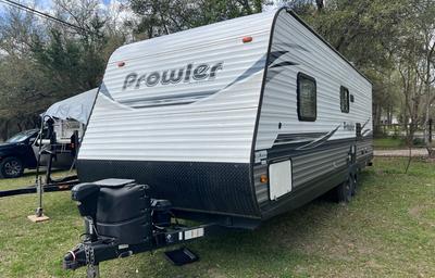 Ryan and Christina’s kid and pet friendly RV!
