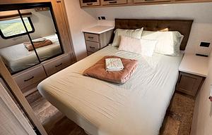 Modern Fifth Wheel – Your Home on the Road