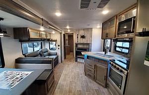 Great kids camper! 2 Baths & Washer! Sleeps 9+