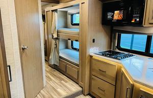 2022 Thor Four Winds 31E (with Bunkhouse)