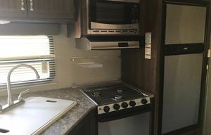 2016 Coleman 3015BH (delivery and pick up by owner)
