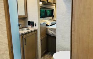 2022 Thor Four Winds 31E (with Bunkhouse)