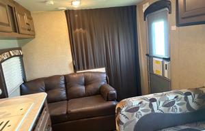 Jayco 22’ Simple to Use Travel Trailer!