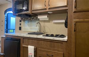 18’ Autumn Ridge: Sleeps 5, Easy Tow, Cozy!