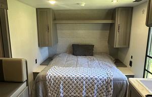 The Getaway Queen -Bunkhouse- Sleeps 6-8