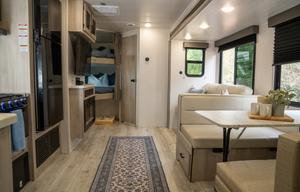 DOLLY | 2025 Della Terra Bunkhouse | Sleeps 8
