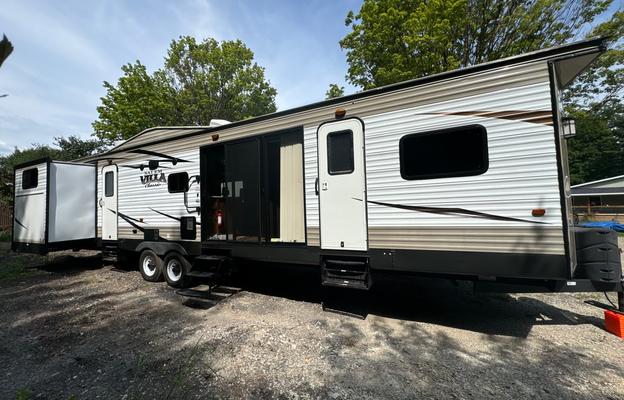 2017 Forest River RV Salem Villa Series 402QBQ Classic RV rental photo 1
