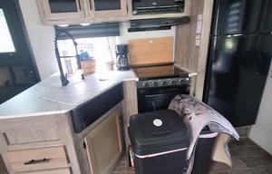 2022 Forest River RV Cherokee Arctic Wolf 321BH RV rental photo 8