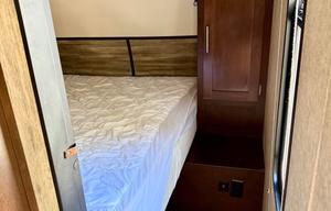 8 Person RV  With All The Features!