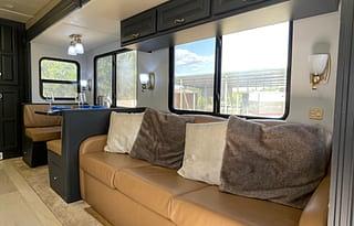 MOTORHOME CLASS A AND NEWMAR TOY HAULER (GOLF CAR)