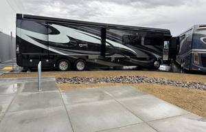 2019 Discovery LXE 44H RV rental photo 4