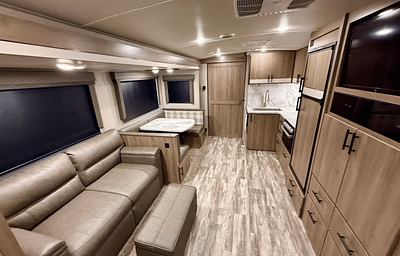 IMAGINE-2 Pvt Queen Master, Bunks, Dinette & Sofa