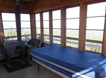 Garver Lookout-twin beds