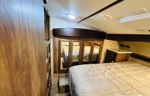 Dino's Keystone Cougar 28 ft. 5th Wheel