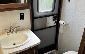 2019 Keystone RV Cougar Half-Ton Series 32BHS RV rental photo 9