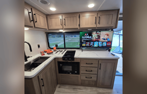 BRAND NEW 2027 Keystone Coleman Light 22BX