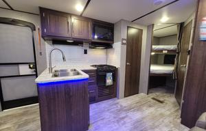 ♣Full size BUNKS♣Sleeps 6♣Private Queen master♣