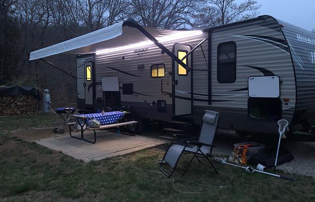 2017 Hideout 28BHS RV rental photo 1