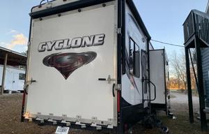2015 Heartland Cyclone 3110 -HAL 500