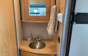Abbey73 Adventure Winnebago View 23J Sleeps 5