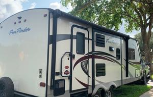 Spacious 26 footer with 2 slides...easy to haul!