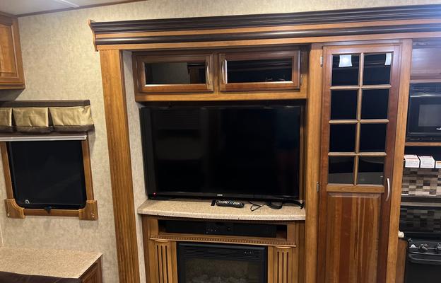 2016 Prime Time RV Crusader 380MBH