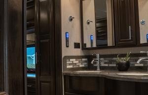 Luxury Home - King Bed, Washer/Dryer (PW17)