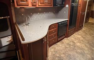 2011 Newmar Canyon Star 3810 RV rental photo 3