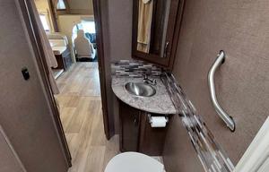 2017 Thor Motor Coach Freedom Elite 24HE RV rental photo 6