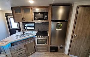 Great kids camper! 2 Baths & Washer! Sleeps 9+