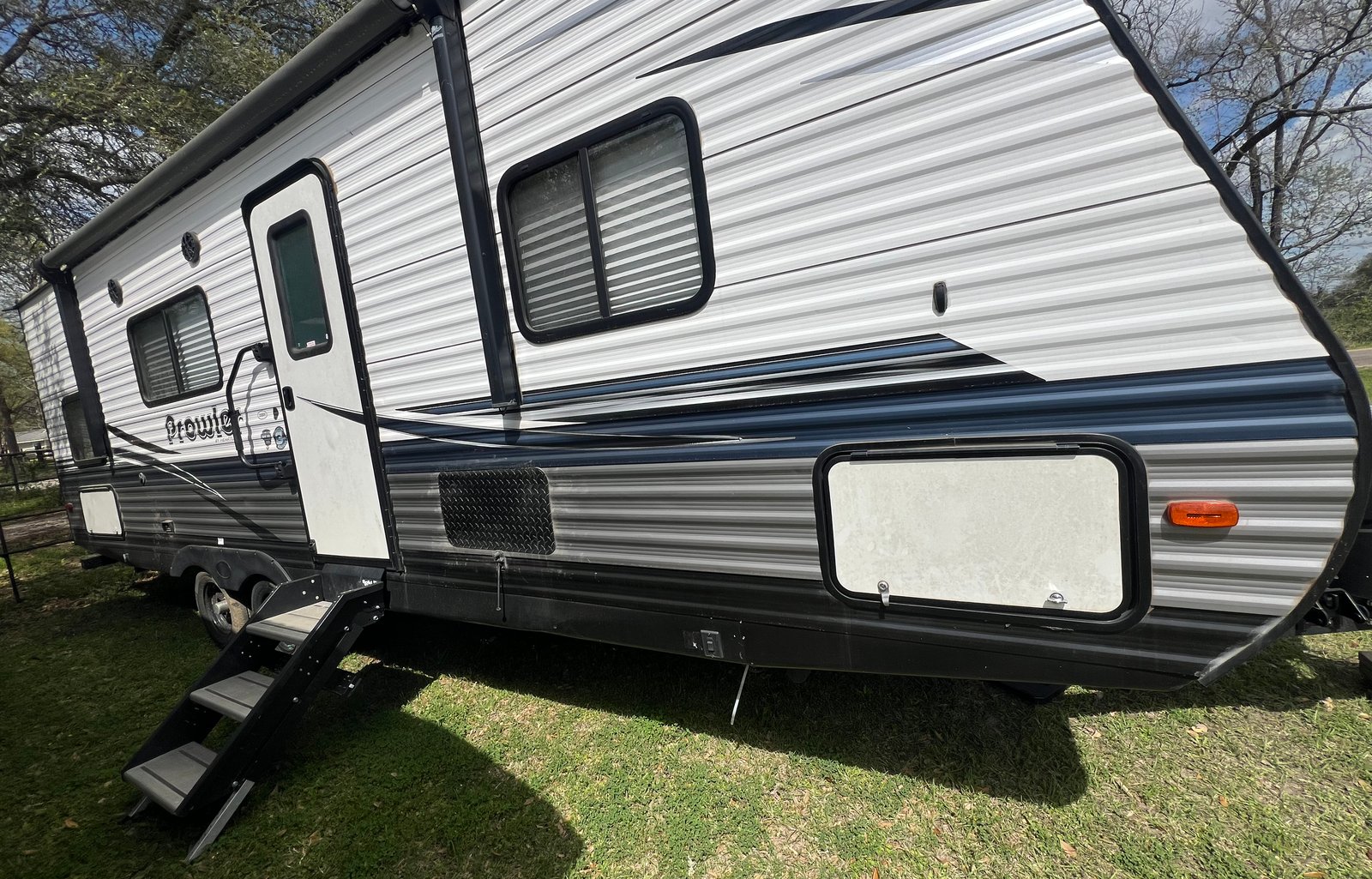 Ryan and Christina’s kid and pet friendly RV!