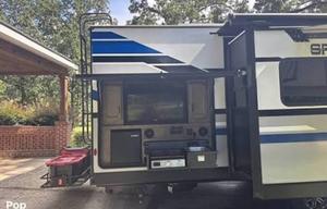 2022 Venture RV SportTrek ST327VIK RV rental photo 24