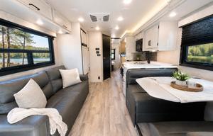 Minty Fresh Redhawk 31F with BUNKS!