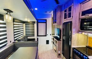 2022 Cherokee Arctic Wolf Fifth-wheel