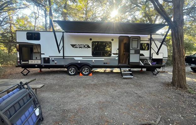 Family Bunkhouse Coachmen Apex Ultra-Lite 300BHS