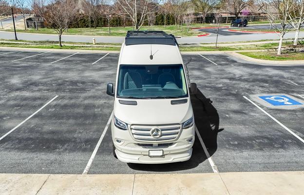Luxury Mercedes easy park/drive, seats 8, sleeps 2