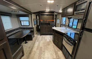 Spacious Clean 27.7' Travel Trailer w/ slide-out