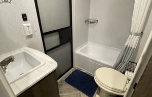 Sleeps 10! 2022 Forest River.