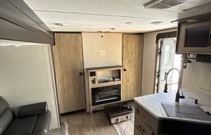 2022 Cherokee Alpha Wolf 26DBH-L RV rental photo 7