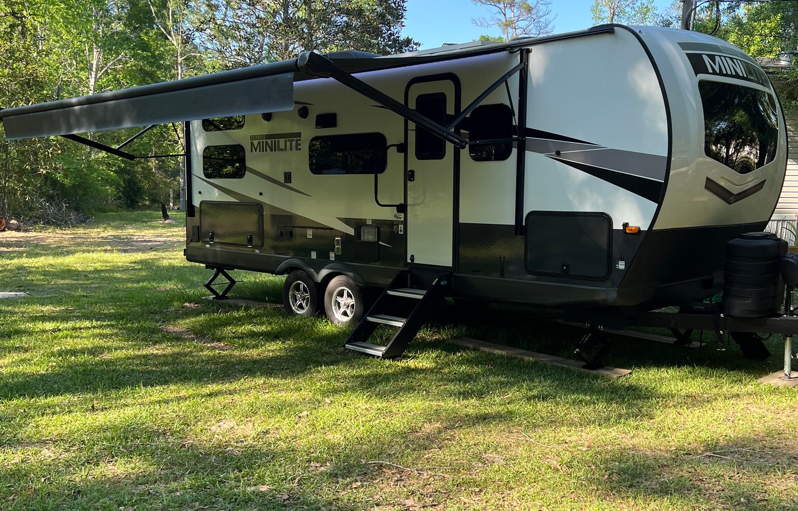 Bigfoot's Nicely Equipped Comfy Camper Rental!