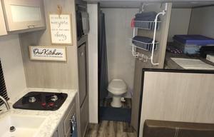 2023 Coleman 17B RV rental photo 4