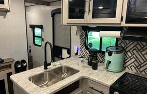 2024 Zinger ZR290KB RV rental photo 7